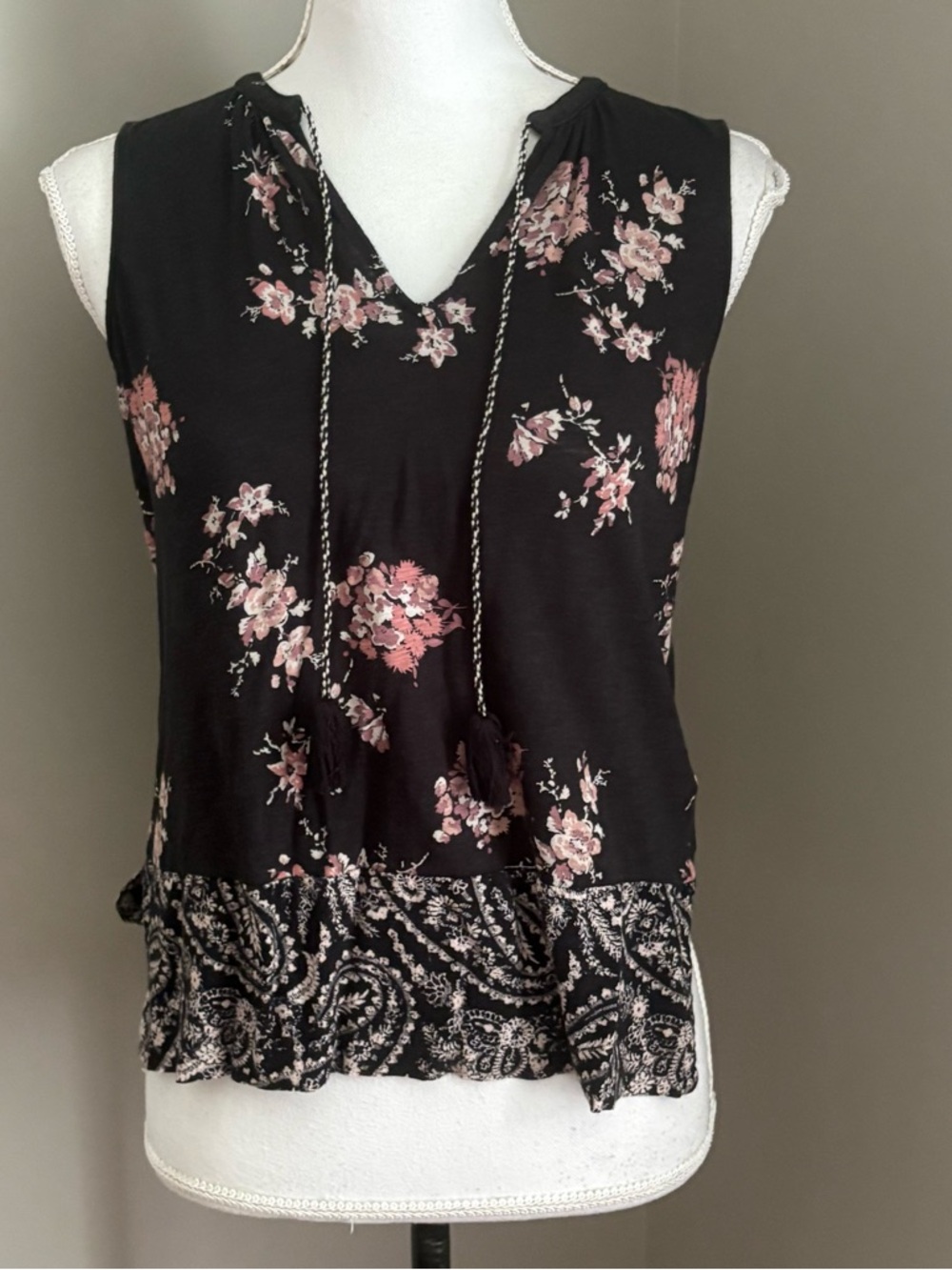 Lucky Brand Black Floral Tassel V-Neck Sleeveless Top Boho Feminine